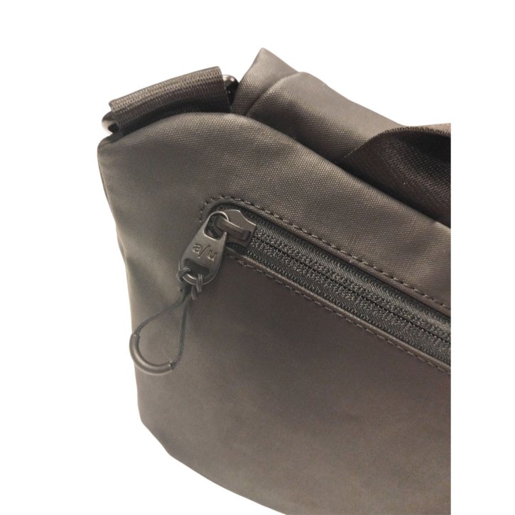 Aunts & Uncles KAZO Messenger Bag S black